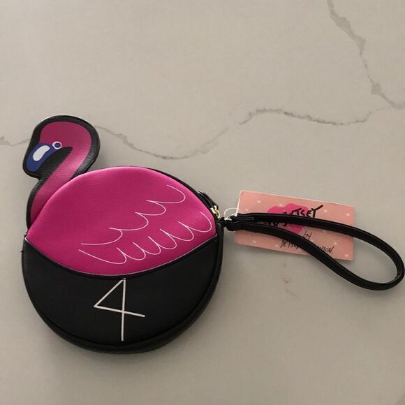 Betsey Johnson Handbags - 🎉Last chance 🎉Flamingo Wristlet bag.🌼